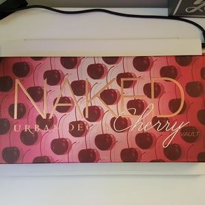 Urban Decay - Naked Cherry Vault